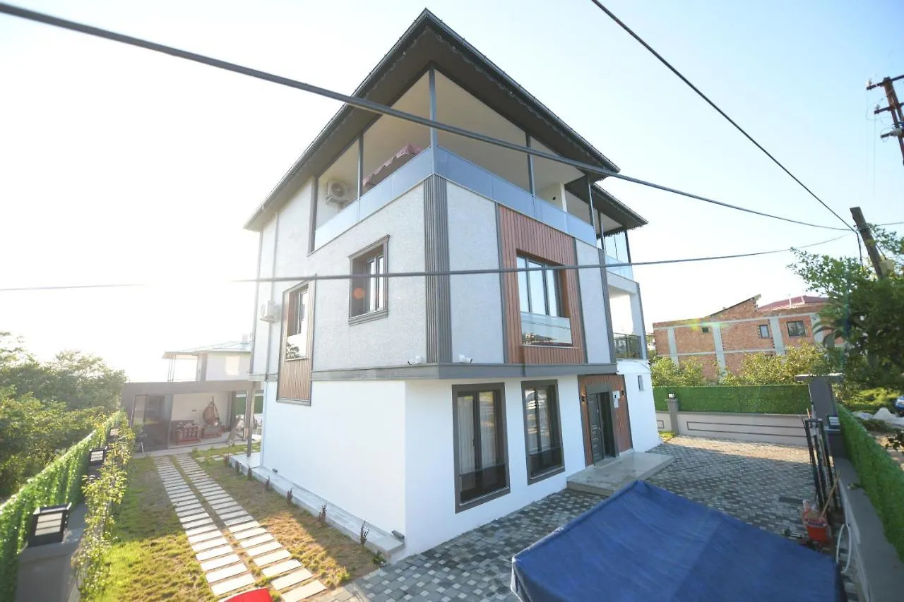 Konakoenue Center 1 特拉布宗 别墅